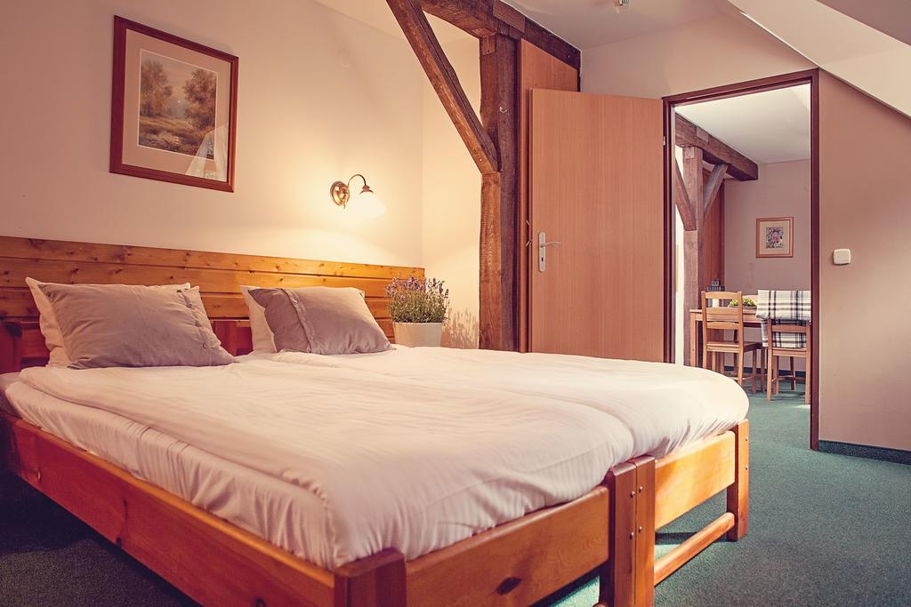 Hotel Gorski Czarna Gora Stronie Slaskie Room photo