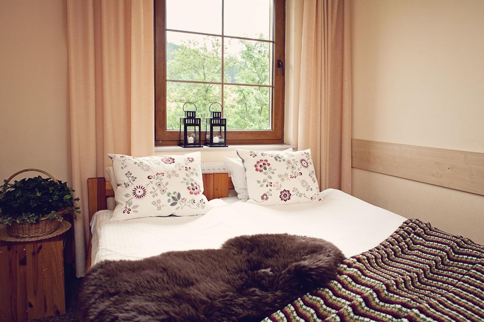 Hotel Gorski Czarna Gora Stronie Slaskie Room photo